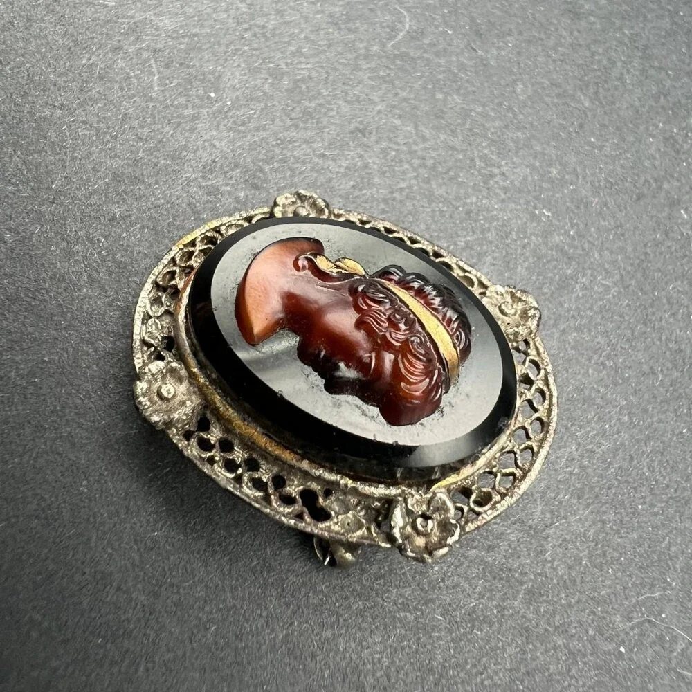 Vintage Glass Cameo Brooch Dark Brown Woman Right Facing Silver‎ Tone Frame